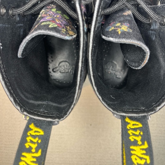 Dr. Martens Castel Boots in Black Belladonna Floral Canvas Sz 6 - Picture 8 of 10